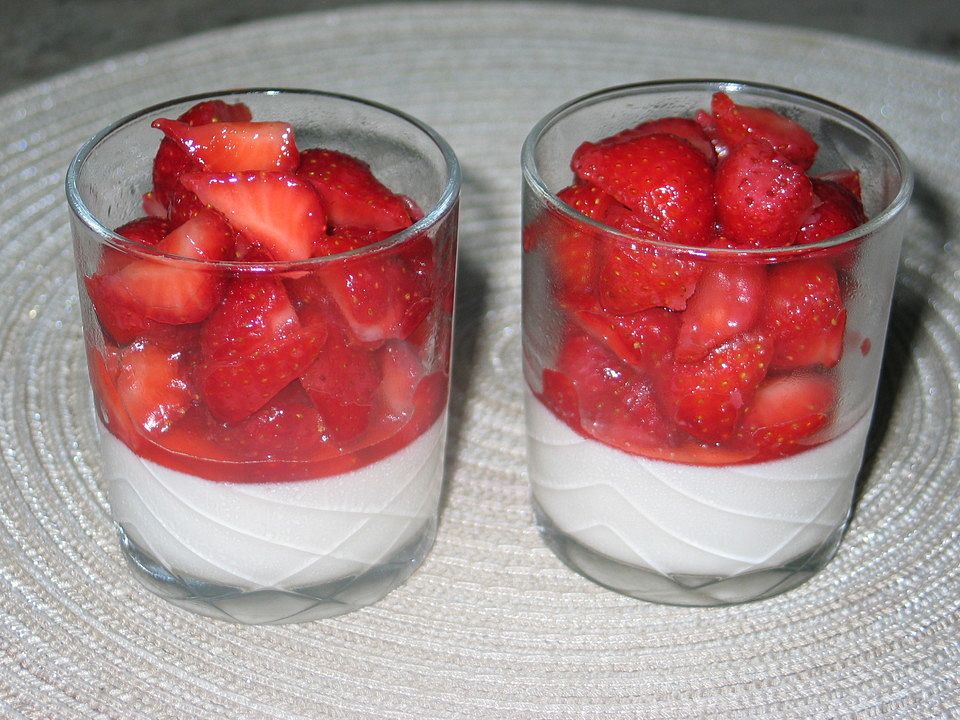 Erdbeer-Panna-Cotta von forthebluehearts| Chefkoch