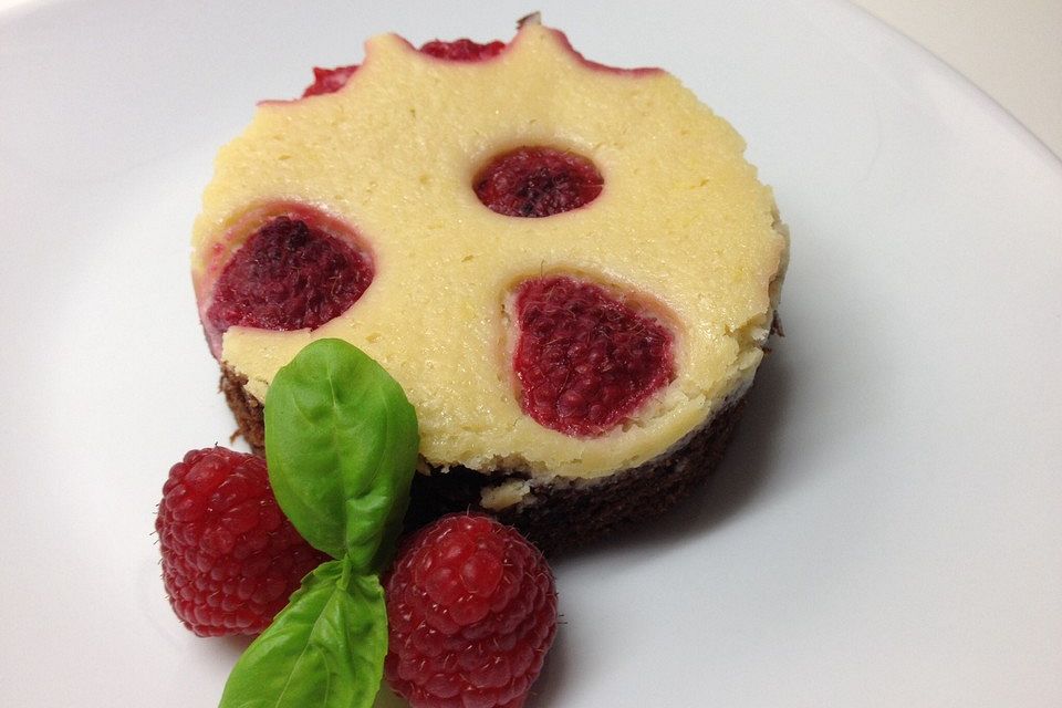 Cheesecake-Brownies mit Himbeeren