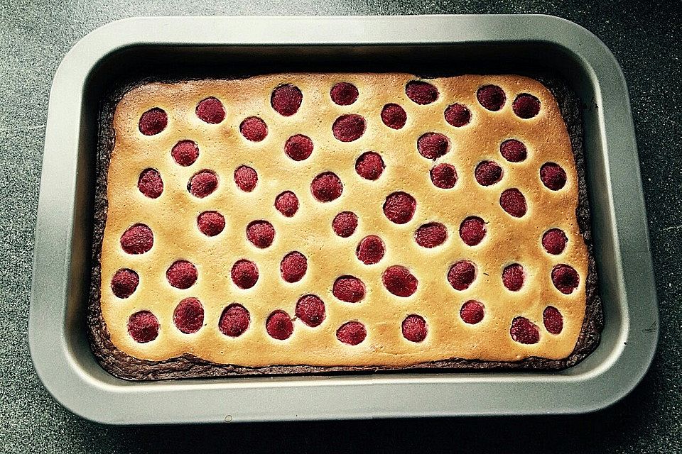 Cheesecake-Brownies mit Himbeeren