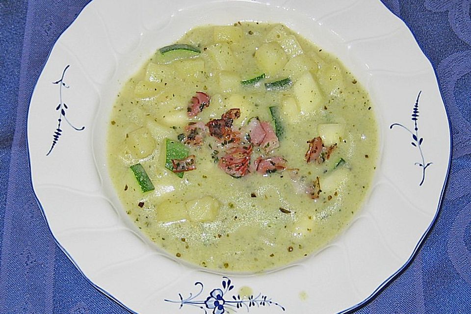 Zucchinicremesuppe mit Kartoffeln