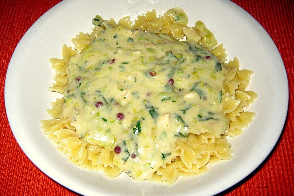 Farfalle in Blauschimmelkäsesoße