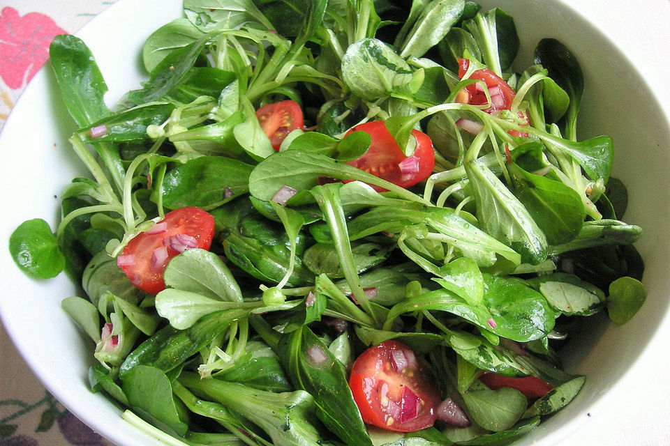 Feldsalat mit Tomaten