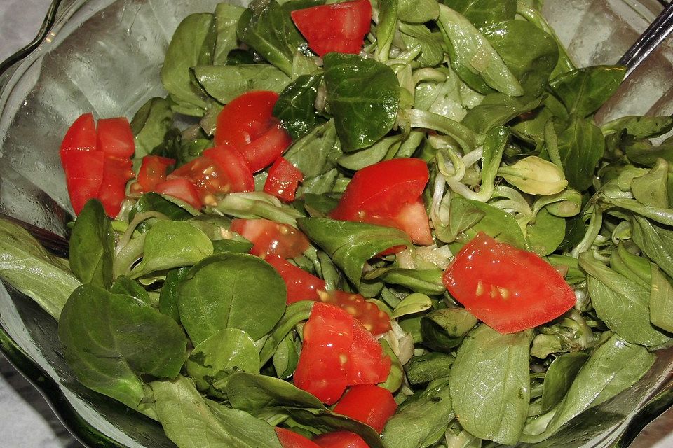 Feldsalat mit Tomaten