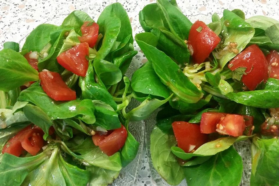 Feldsalat mit Tomaten