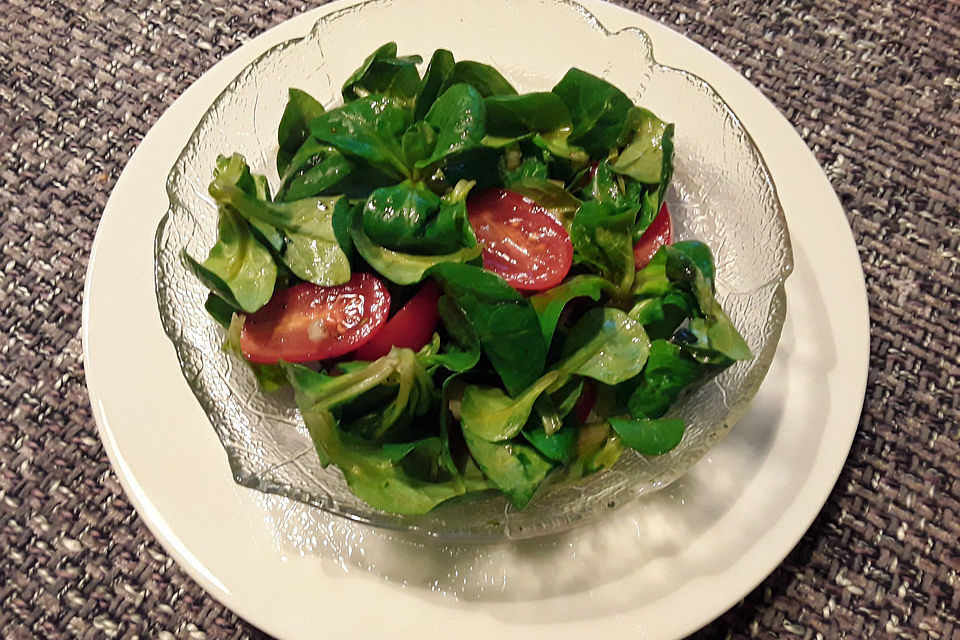 Feldsalat mit Tomaten