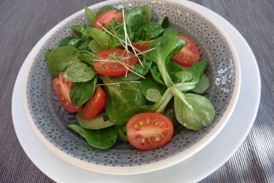 Feldsalat mit Tomaten