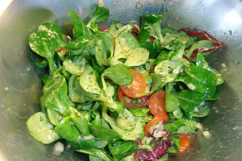 Feldsalat mit Tomaten