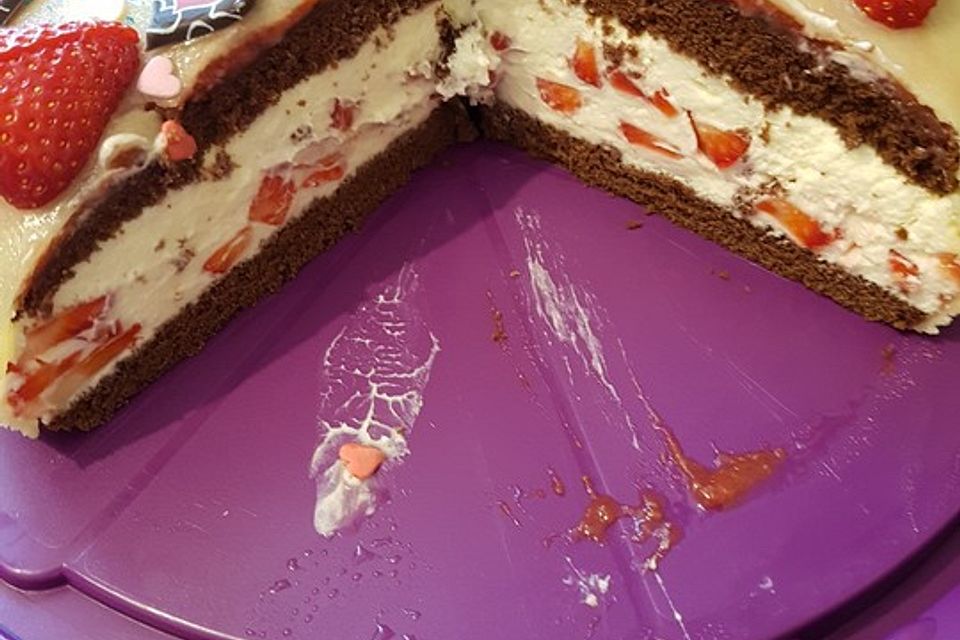 Erdbeer-Marzipantorte