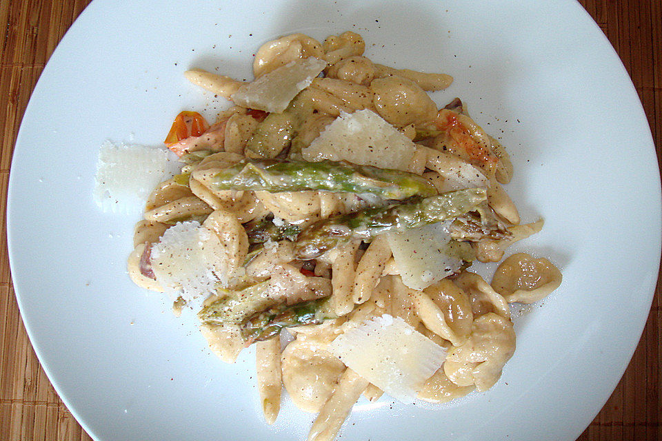 Orecchiette mit Spargel und Garnelen