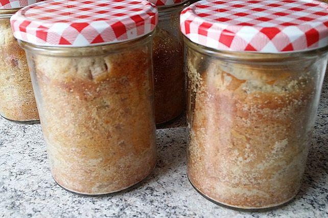 Rhabarber-Glaskuchen mit Bananen-Marzipancreme von Connyluna| Chefkoch