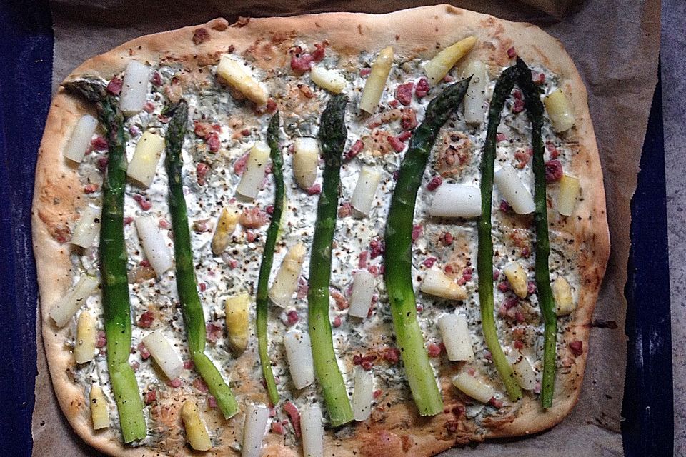 Spargel-Flammkuchen