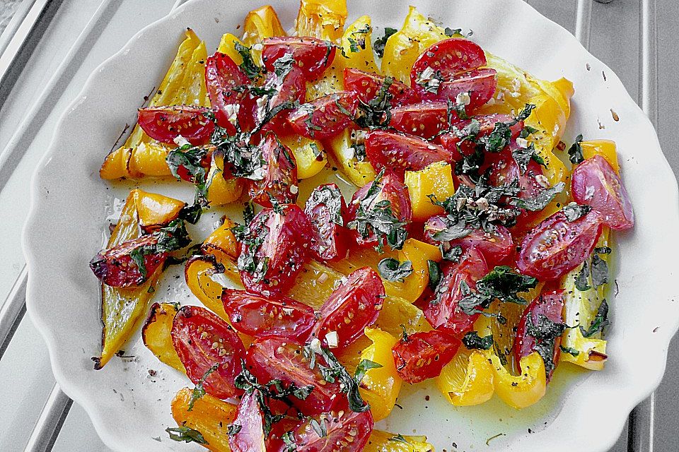 Geröstete Paprika mit Tomaten