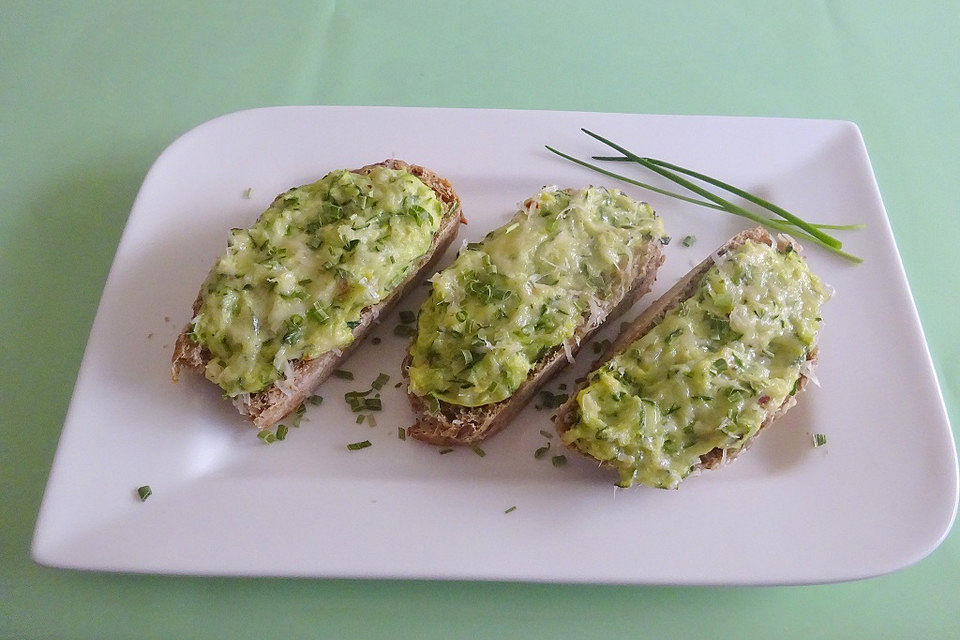 Smokeys Knoblauch-Zucchini-Brötchen