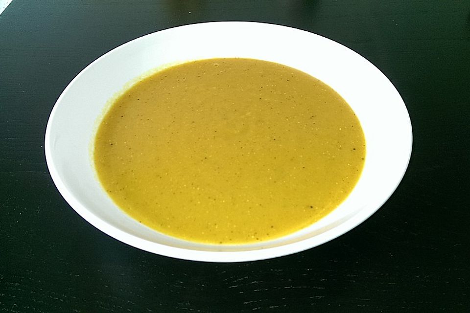 Scharfe Kürbis-Linsen-Suppe