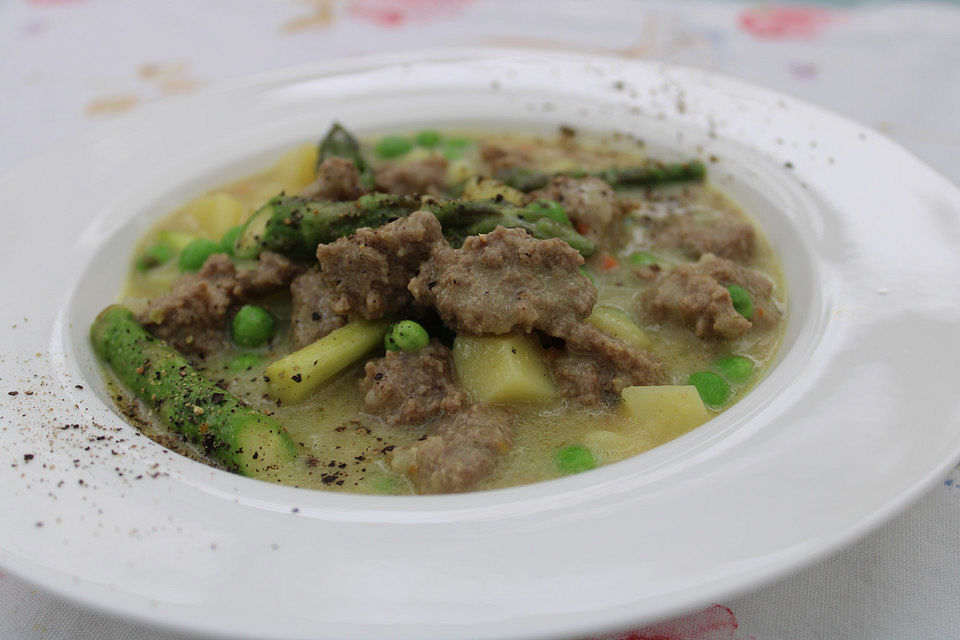 Spargelragout mit Hackfleischbällchen