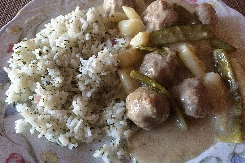 Spargelragout mit Hackfleischbällchen