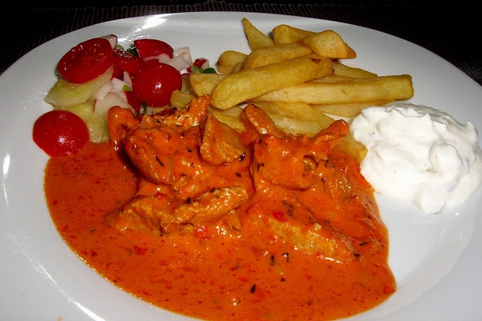 Gyros in Tomaten-Ajvar-Sahne