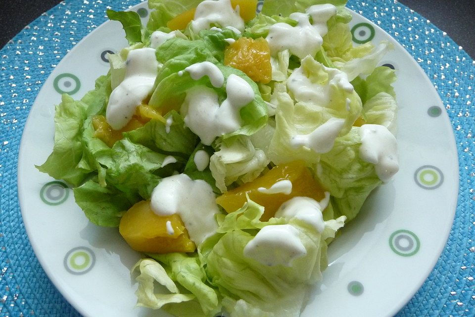 Kopfsalat mit Mango an Joghurtdressing