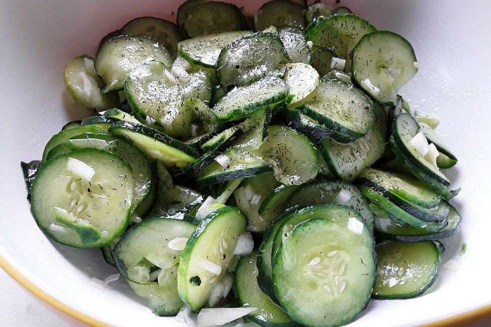 Gurkensalat mit Senfdressing