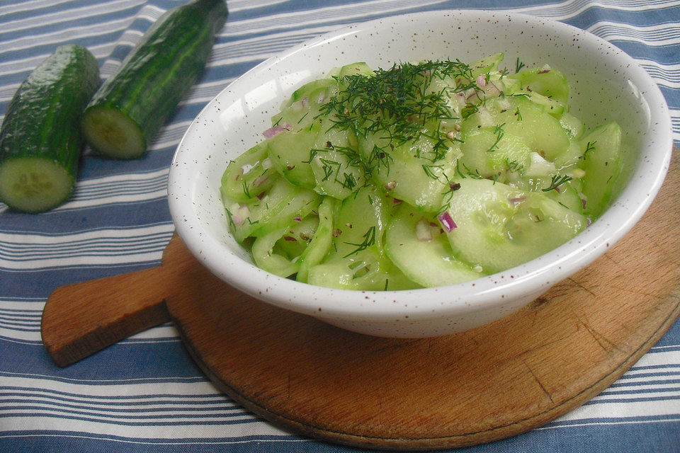 Gurkensalat mit Senfdressing