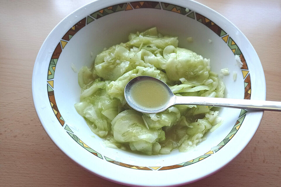 Gurkensalat mit Senfdressing