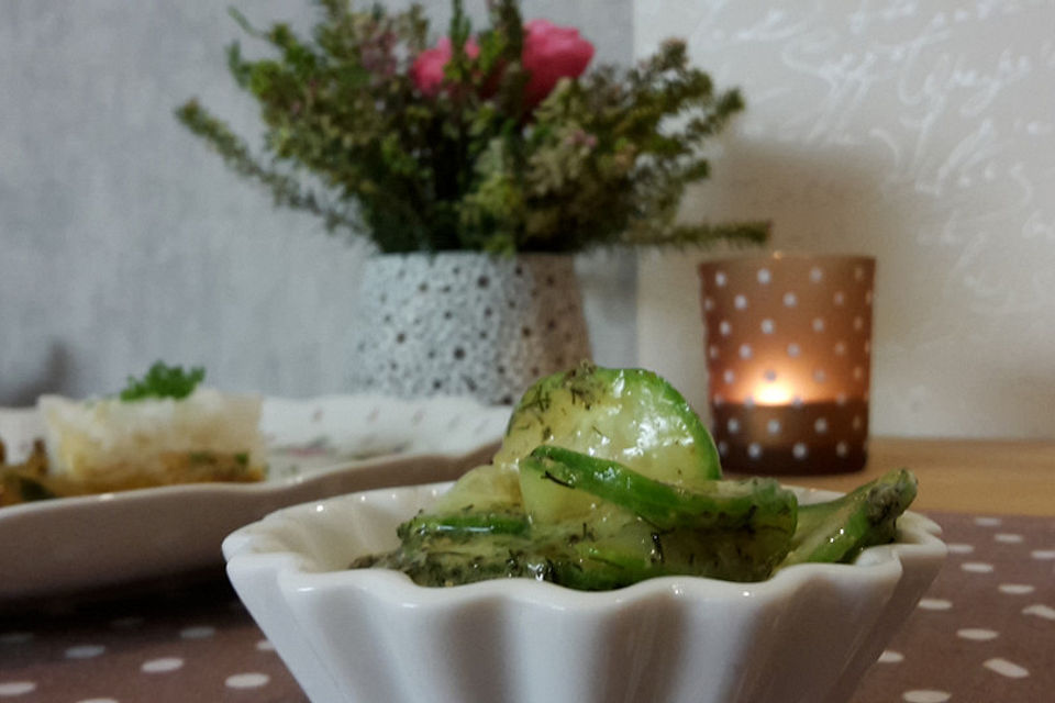 Gurkensalat mit Senfdressing