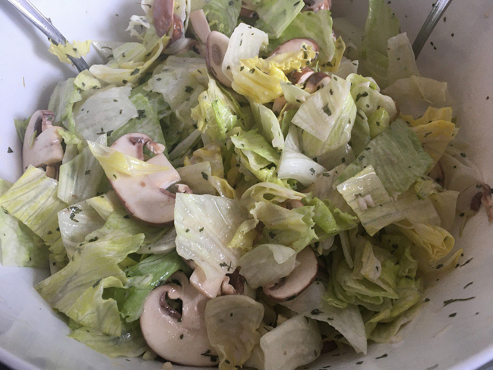 Salat mit Champignons und Kerbelsahnedressing von patty89| Chefkoch