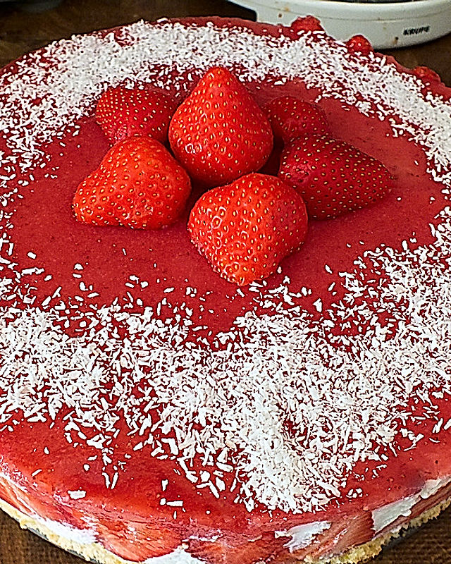 Erdbeer-Mango-Kokos-Torte