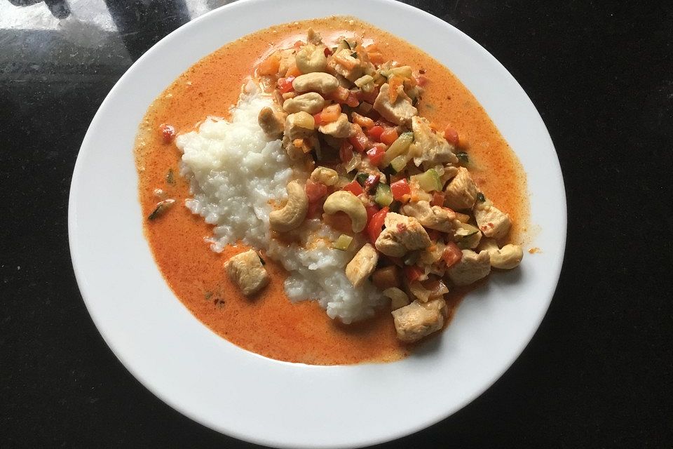 Thai Kokosnuss-Gemüse-Hähnchen-Curry