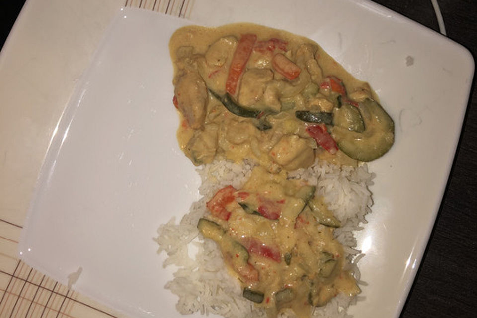 Thai Kokosnuss-Gemüse-Hähnchen-Curry