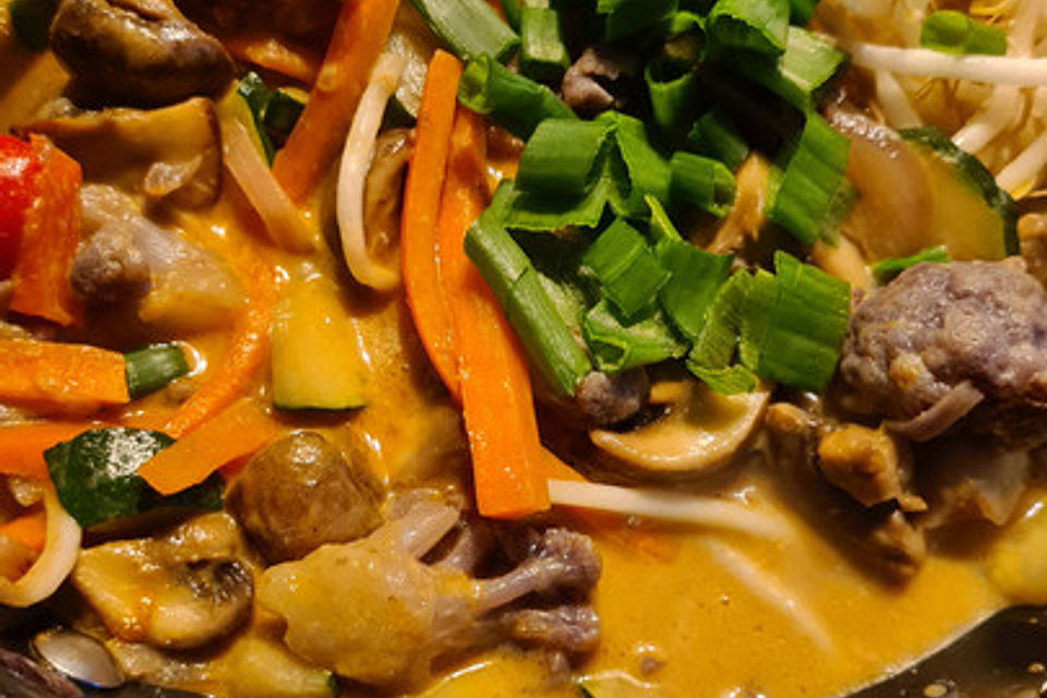 Thai Kokosnuss-Gemüse-Hähnchen-Curry