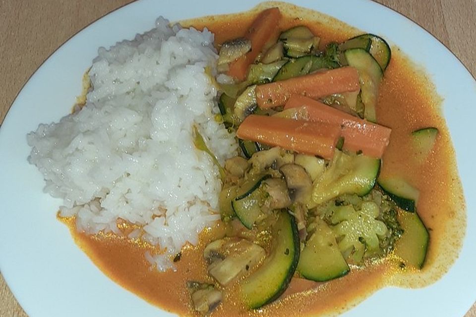 Thai Kokosnuss-Gemüse-Hähnchen-Curry