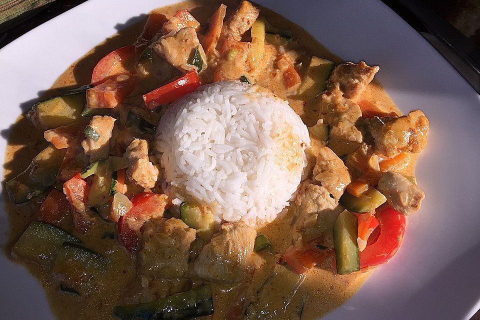 Thai Kokosnuss-Gemüse-Hähnchen-Curry