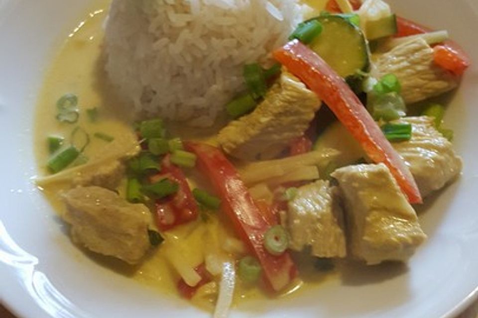 Thai Kokosnuss-Gemüse-Hähnchen-Curry