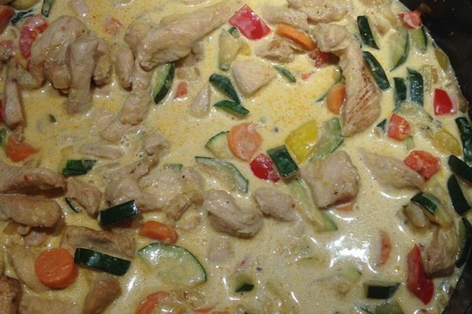 Thai Kokosnuss-Gemüse-Hähnchen-Curry