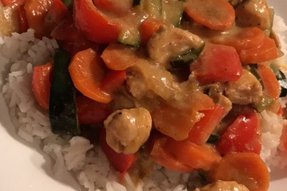 Thai Kokosnuss-Gemüse-Hähnchen-Curry