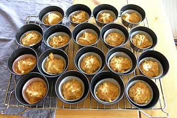 Dinkelmehl-Muffins mit Möhren, Apfel und Mandeln