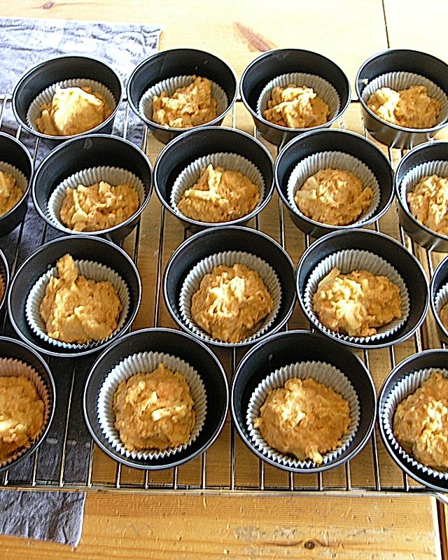 Dinkelmehl-Muffins mit Möhren, Apfel und Mandeln