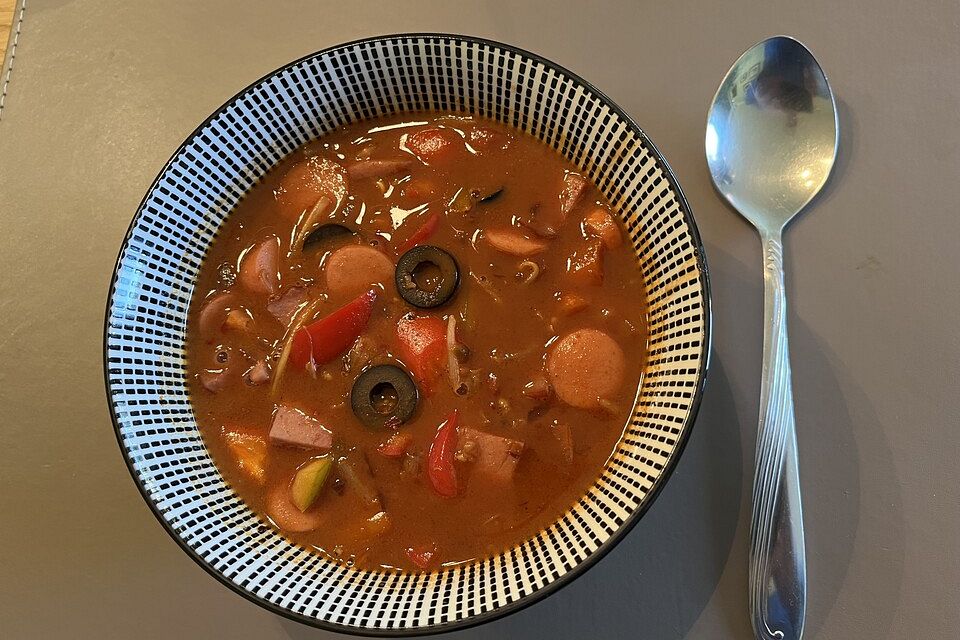 Partysuppe mit Chorizo und Krakauer