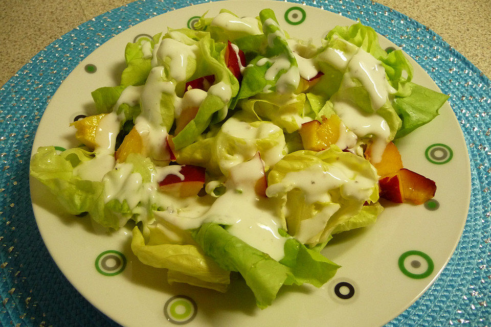 Kopfsalat mit Nektarine