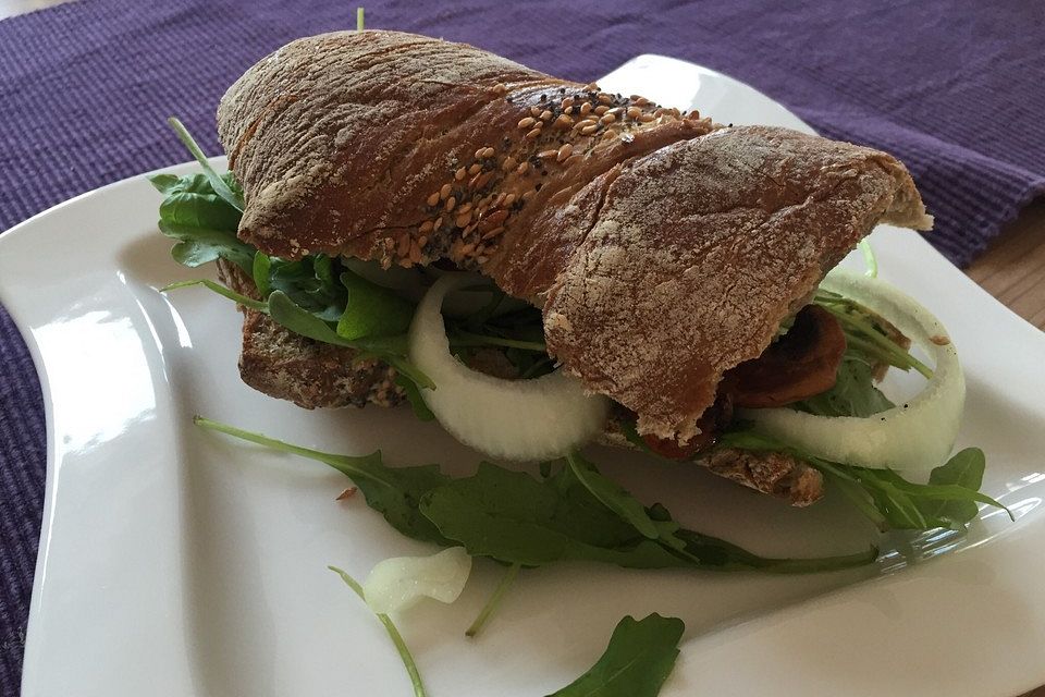 Sandwich mit gebratenen Pilzen