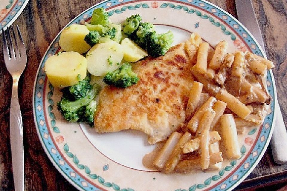 Seeteufel auf Schnittlauchspargel mit Broccoli und neuen Kartoffeln