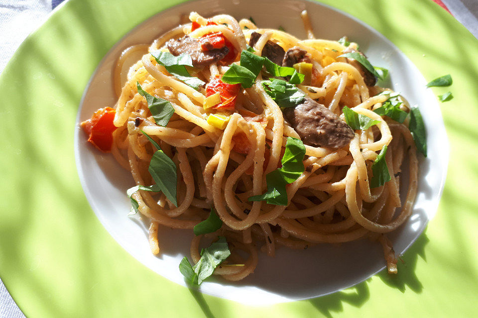 Pasta mit Champignons und Zitrone