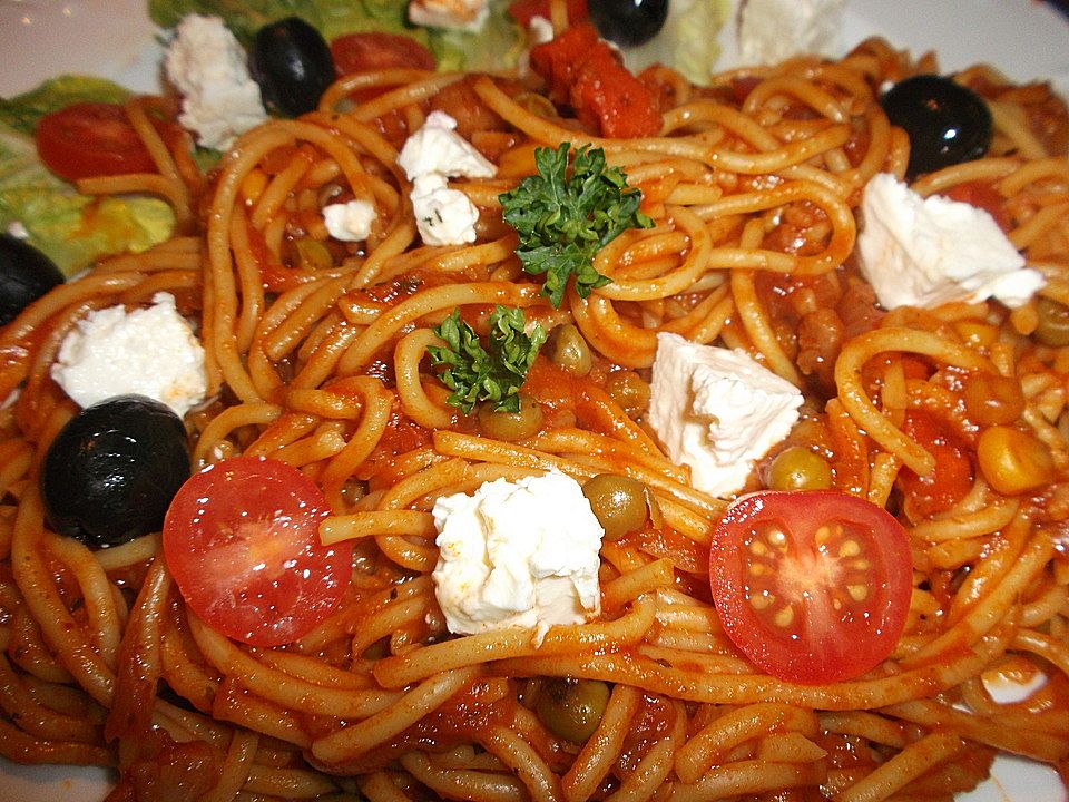 Spaghetti mit Oliven und Kapern in Tomatensauce mit Feta von McMoe ...
