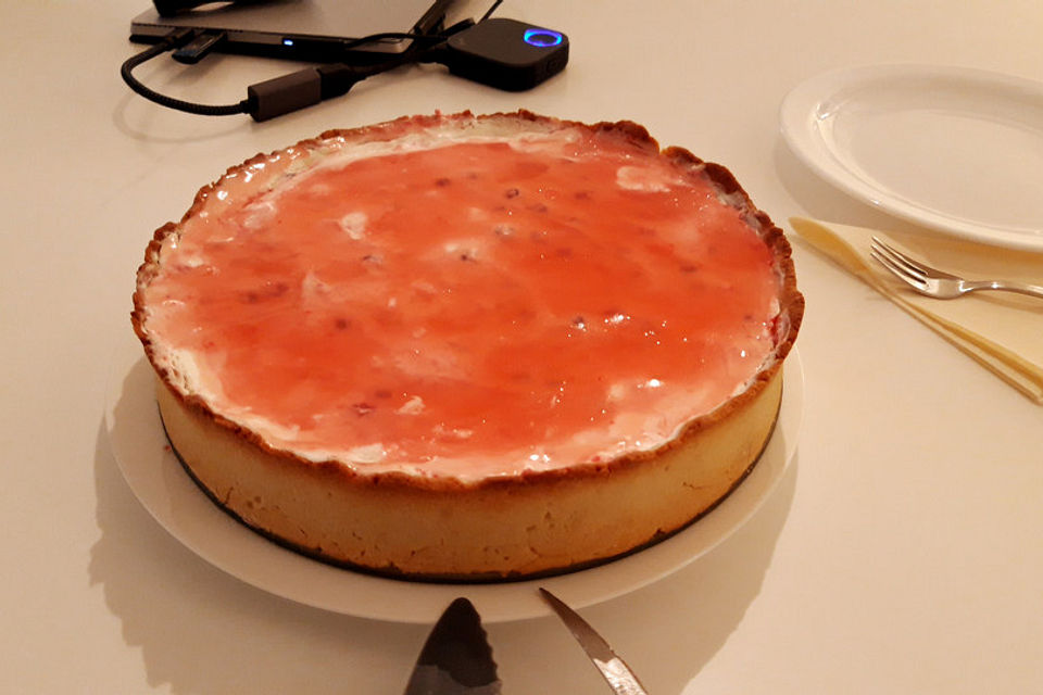 Beeren-Joghurtkuchen mit Frischkäse-Topping