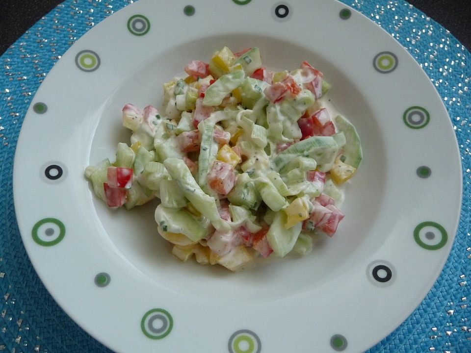 Paprika-Gurken-Salat mit Frühlingszwiebeln von patty89 | Chefkoch
