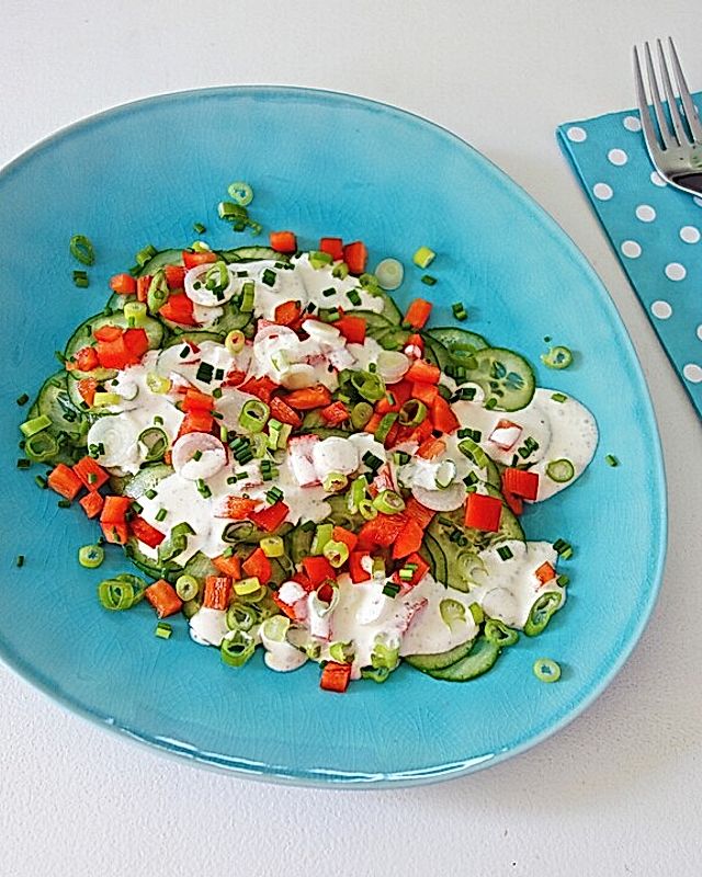 Paprika-Gurken-Salat mit Frühlingszwiebeln