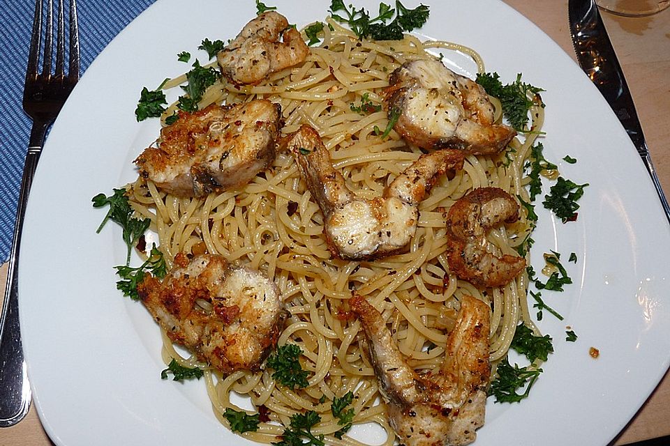 Gebratener Aal auf Knoblauch-Spaghetti