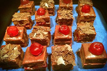 Schwarzwalder Kirsch Petit Fours Von Chrischtl889 Chefkoch 