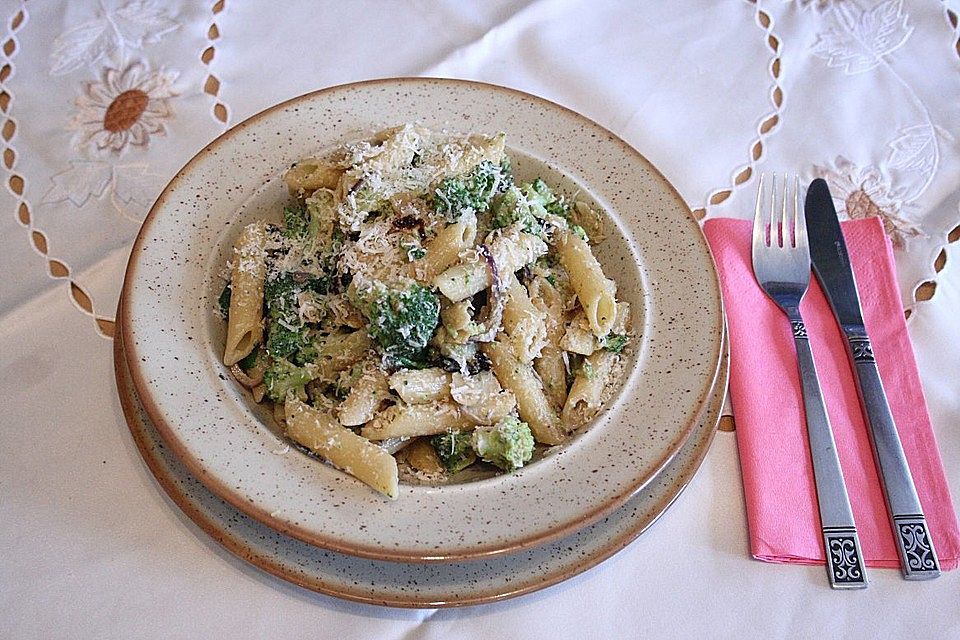 Penne mit Brokkoli und Ricotta